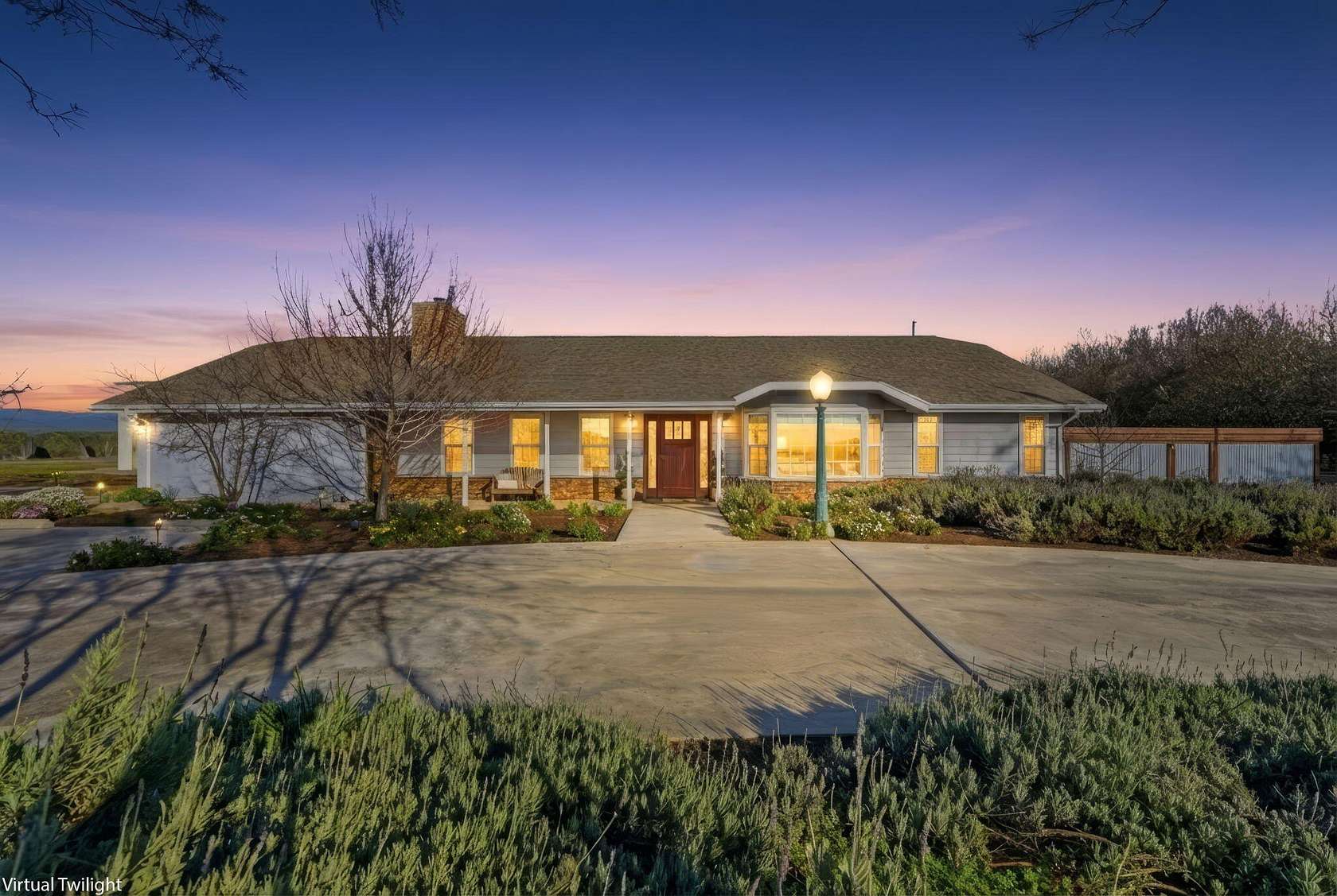 19.2 Acres of Land with Home for Sale in Dinuba, California