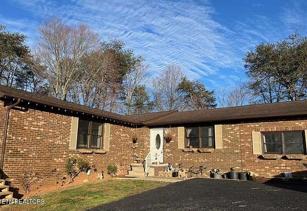 2.1 Acres of Land with Home for Sale in Harrogate, Tennessee