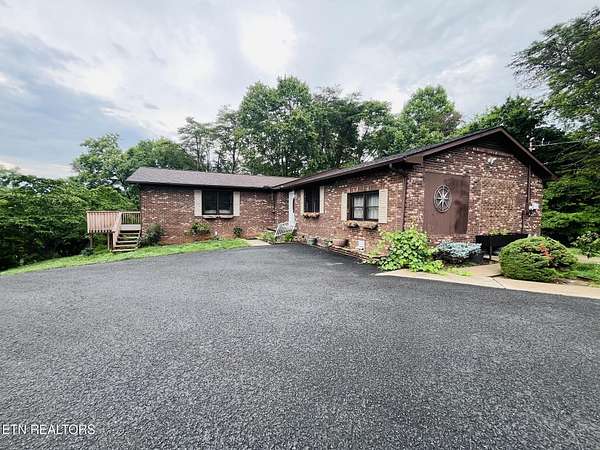 2.1 Acres of Land with Home for Sale in Harrogate, Tennessee