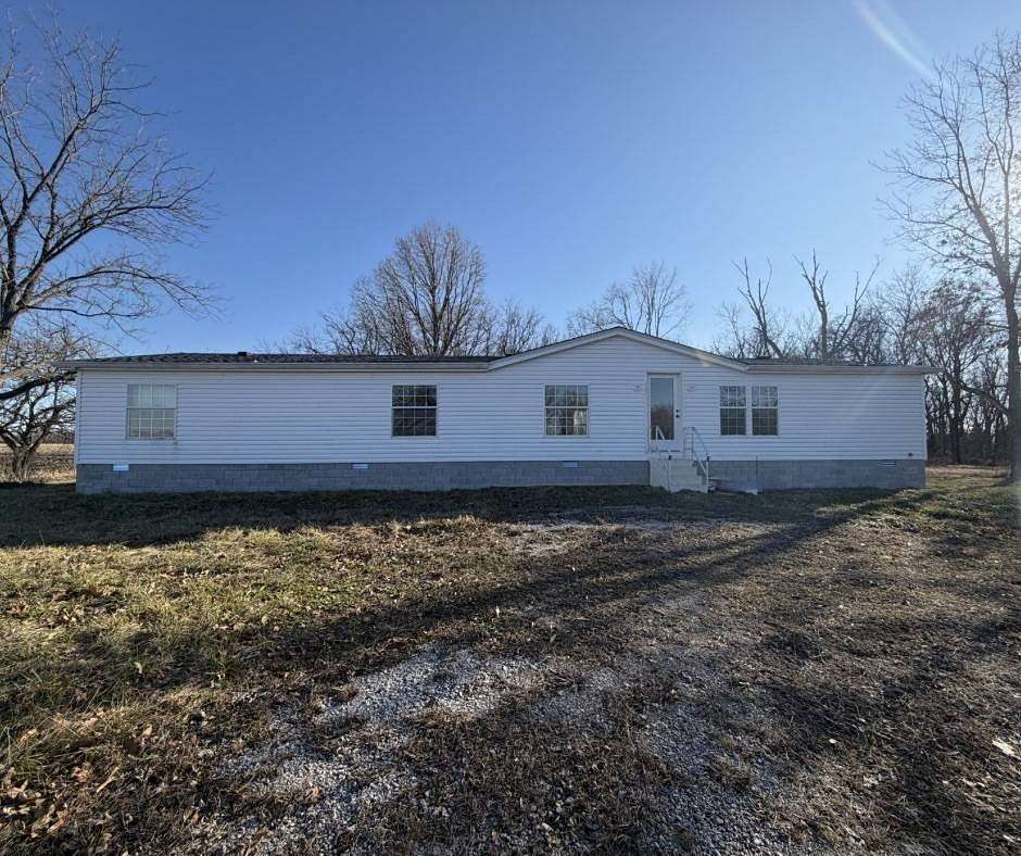 2.45 Acres of Land with Home for Sale in Fairfield, Illinois