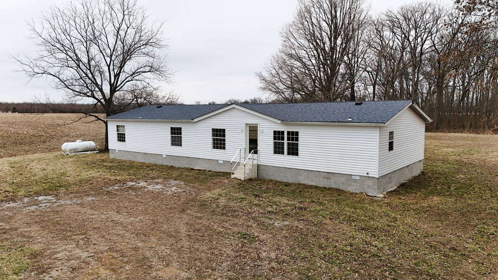 2.45 Acres of Land with Home for Sale in Fairfield, Illinois