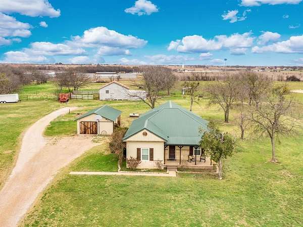 7 Acres of Land with Home for Sale in Hillsboro, Texas