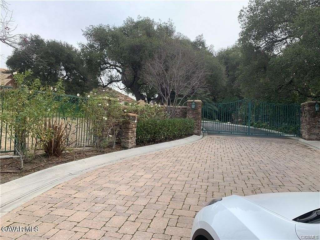 2 Acres of Residential Land for Sale in Santa Clarita, California