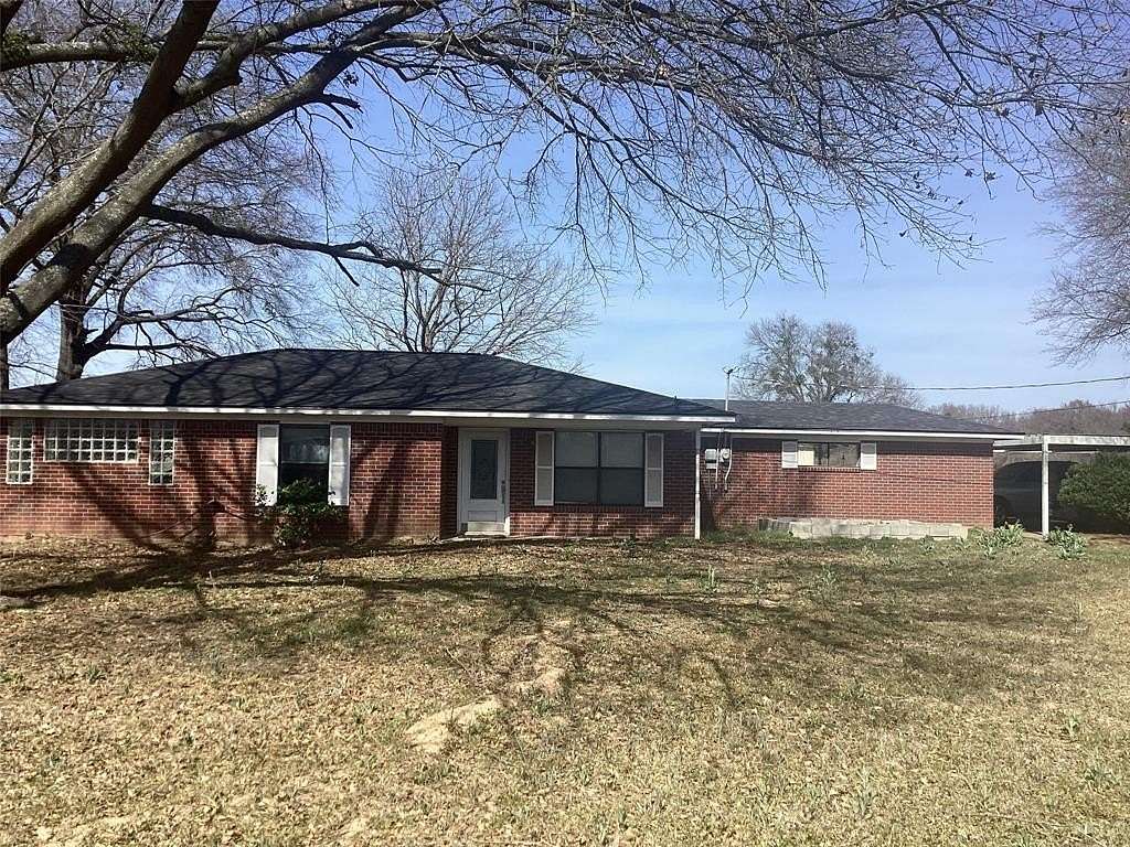 9.79 Acres of Land with Home for Sale in Malakoff, Texas