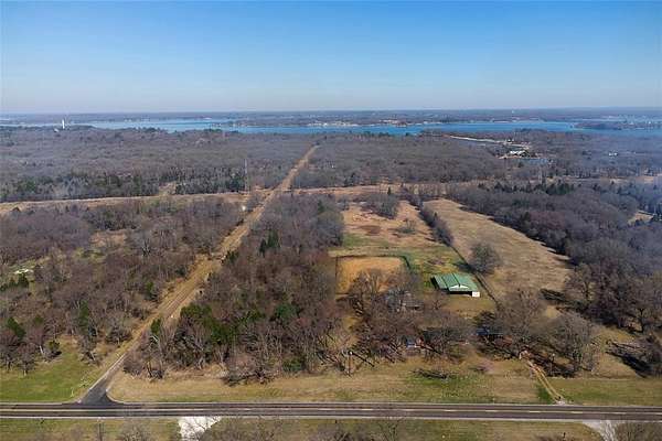 9.79 Acres of Land with Home for Sale in Malakoff, Texas