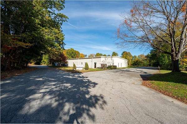 20 Acres of Improved Commercial Land for Sale in Killingly Town, Connecticut