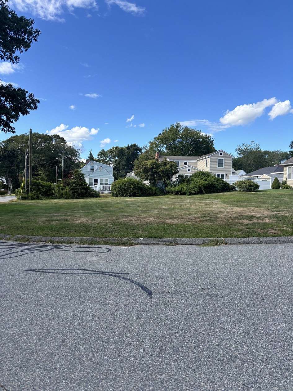 0.17 Acres of Residential Land for Sale in East Lyme Town, Connecticut