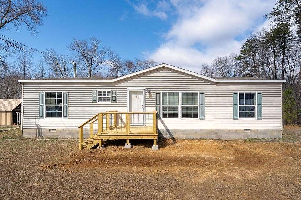 5.1 Acres of Land with Home for Sale in Walling, Tennessee