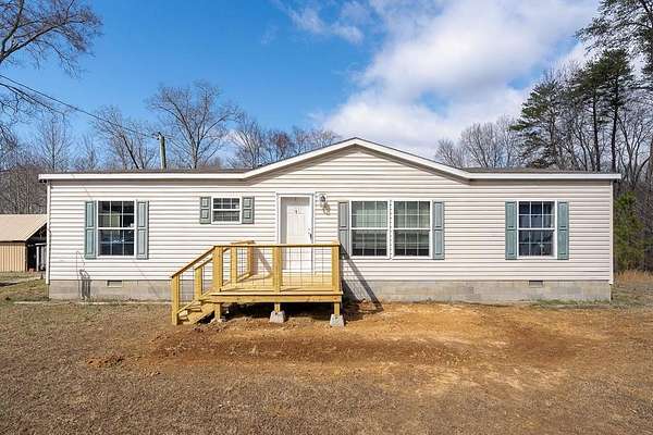 5.1 Acres of Land with Home for Sale in Walling, Tennessee