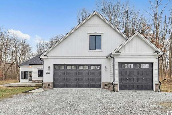 1.74 Acres of Land with Home for Sale in Paducah, Kentucky