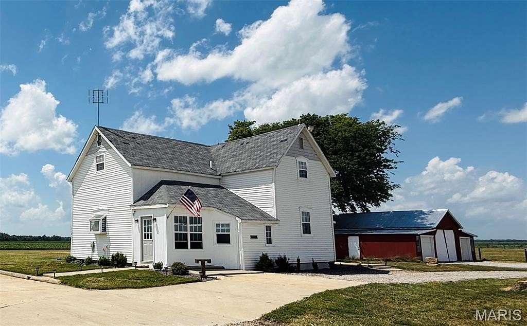 7 Acres of Land with Home for Sale in Nashville, Illinois