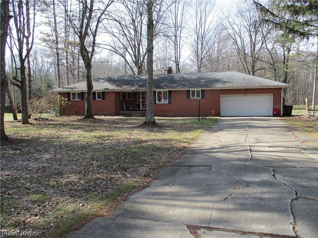 1.63 Acres of Land with Home for Sale in Hubbard, Ohio