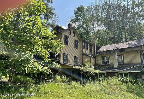 10 Acres of Land with Home for Sale in Henryville, Pennsylvania