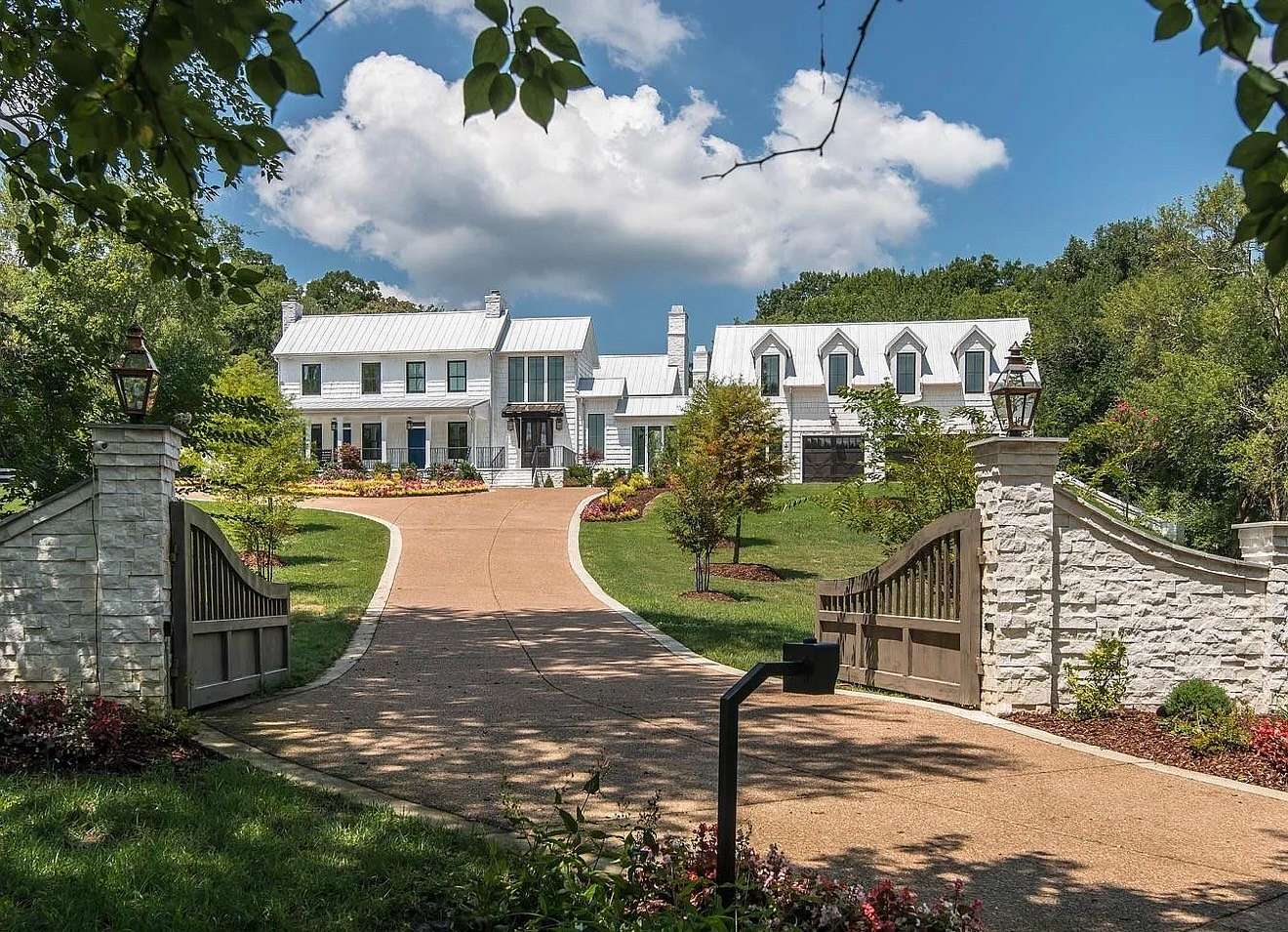 9.47 Acres of Land with Home for Sale in Franklin, Tennessee