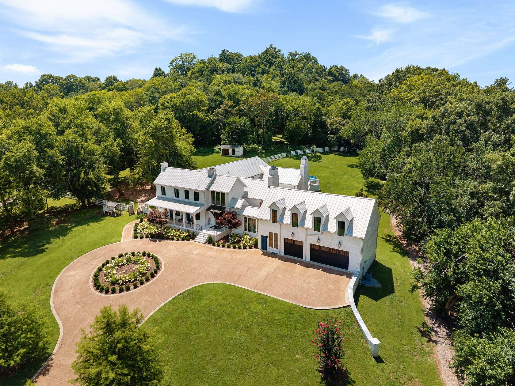 9.47 Acres of Land with Home for Sale in Franklin, Tennessee