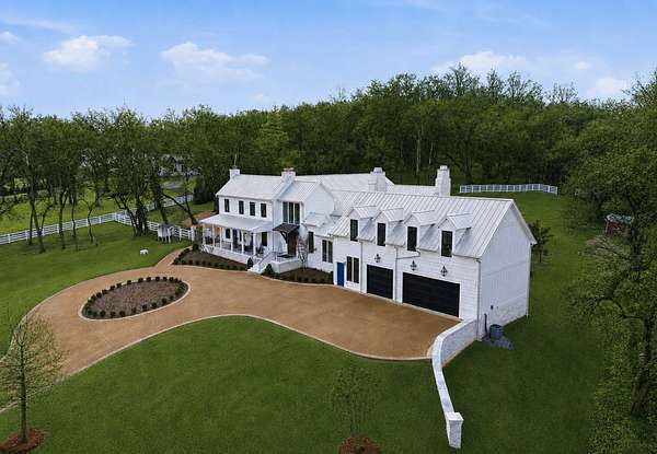 9.47 Acres of Land with Home for Sale in Franklin, Tennessee
