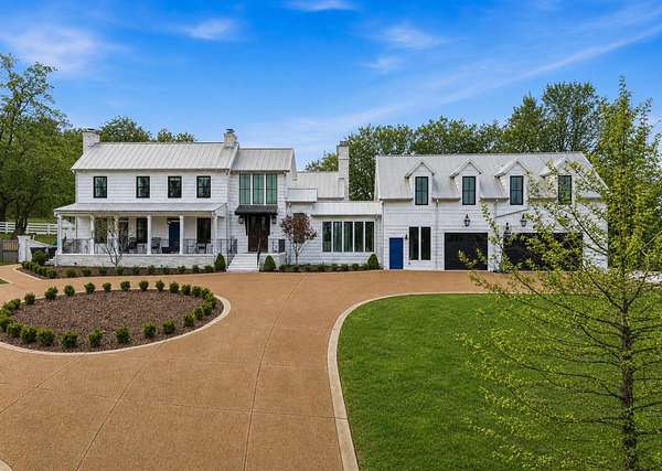 9.47 Acres of Land with Home for Sale in Franklin, Tennessee