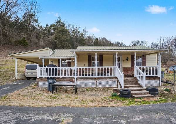 2.15 Acres of Land with Home for Sale in Bethpage, Tennessee