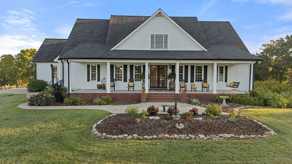 33.1 Acres of Land with Home for Sale in Springfield, Tennessee