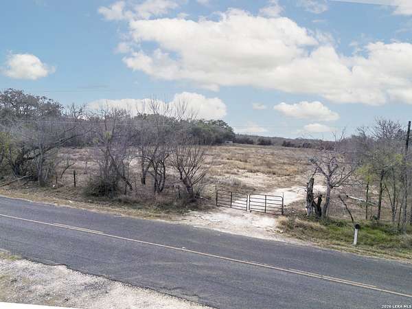6 Acres of Land for Sale in Atascosa, Texas