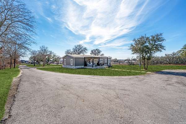5 Acres of Improved Mixed-Use Land for Sale in La Vernia, Texas