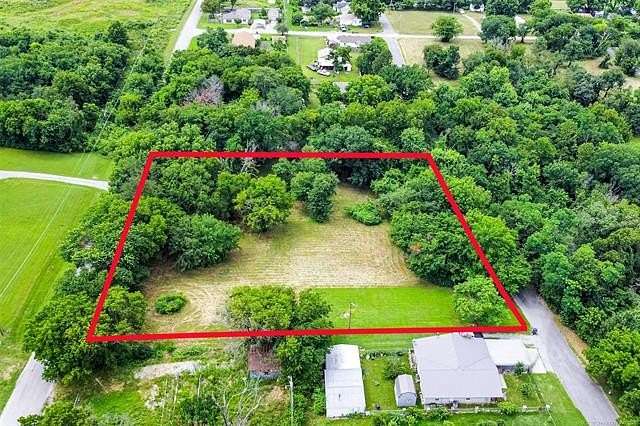 1.73 Acres of Residential Land for Sale in Locust Grove, Oklahoma