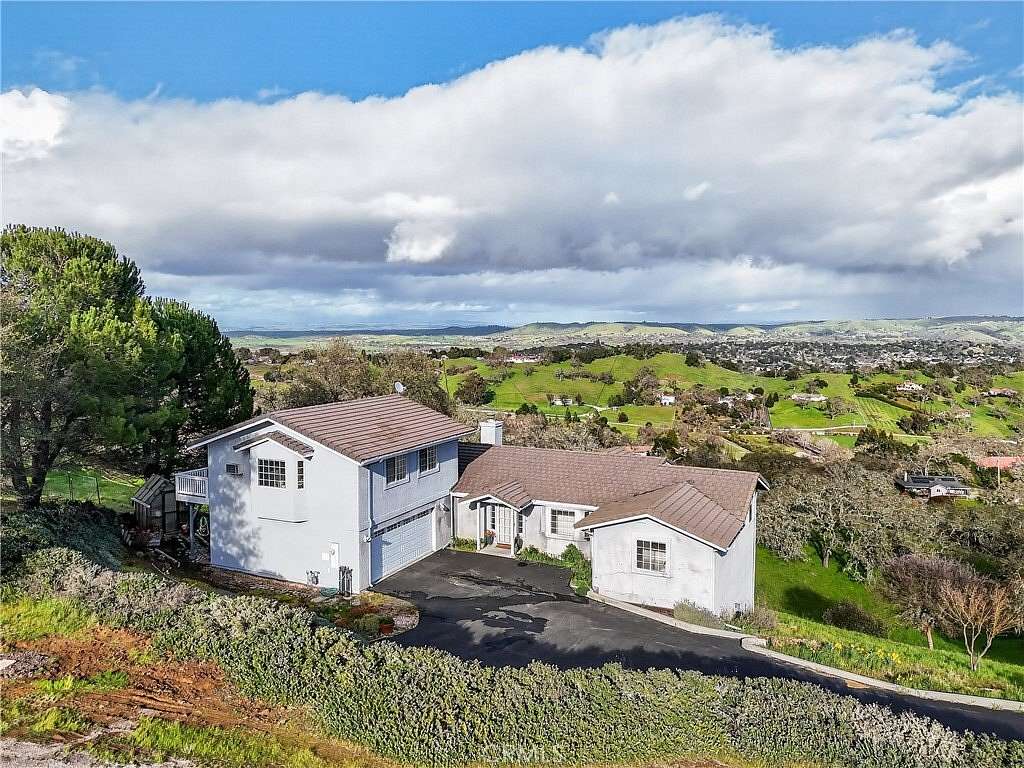 4.36 Acres of Land with Home for Sale in Atascadero, California