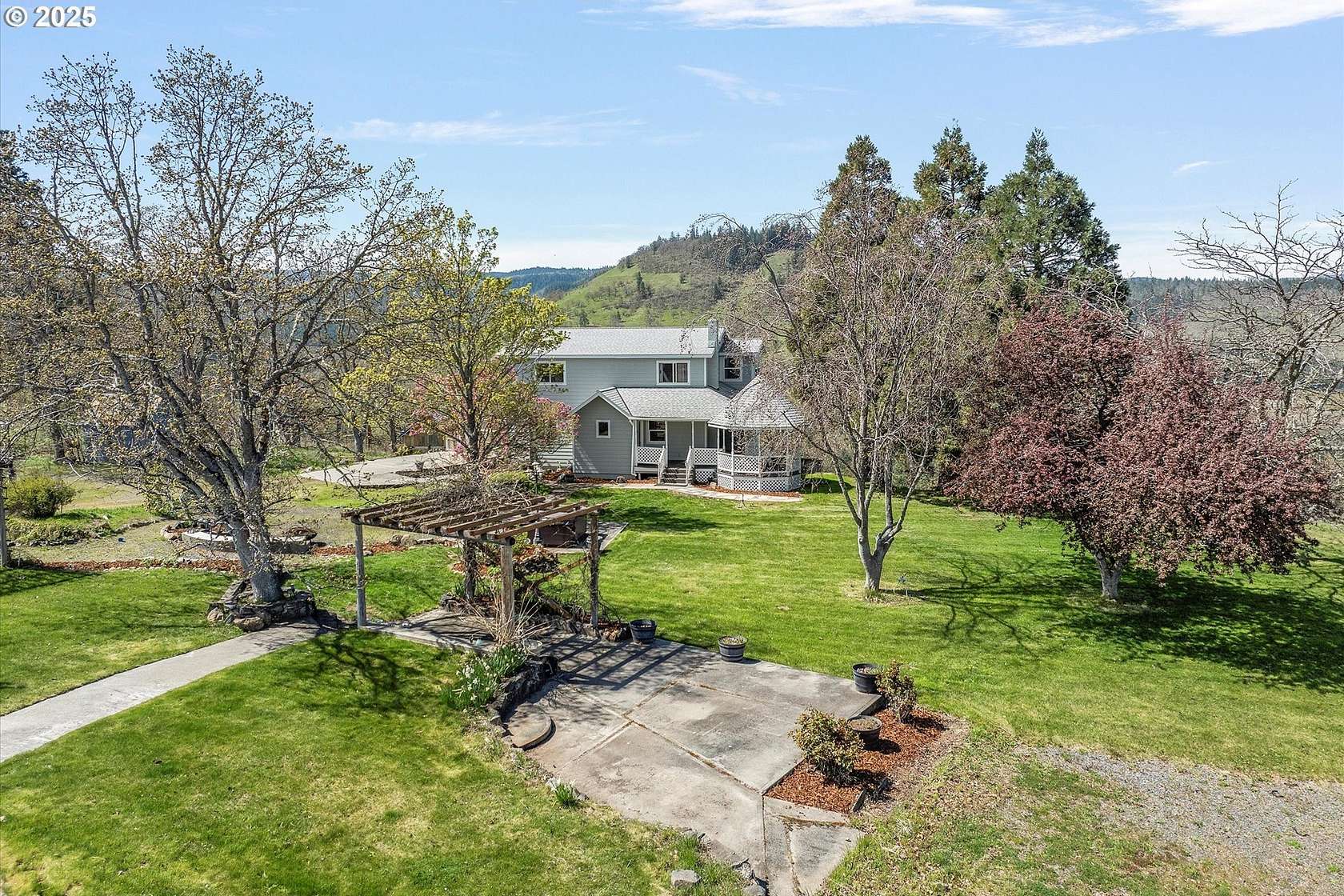 20.4 Acres of Land with Home for Sale in Mosier, Oregon