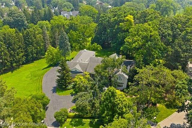 1.69 Acres of Land with Home for Sale in Bloomfield Hills, Michigan