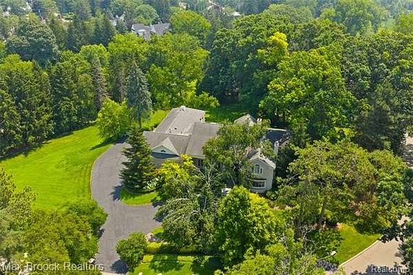 1.69 Acres of Land with Home for Sale in Bloomfield Hills, Michigan