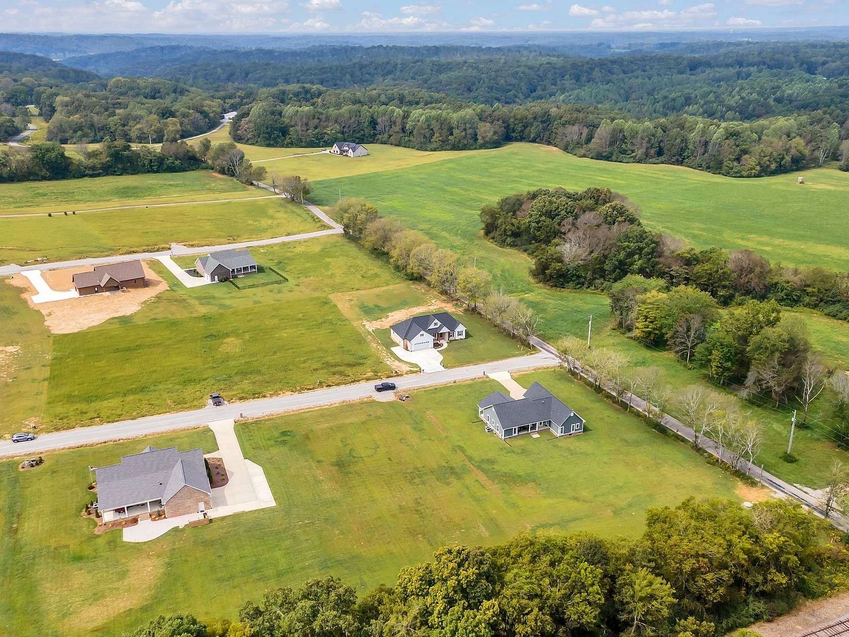 8 Acres of Residential Land for Sale in Leoma, Tennessee