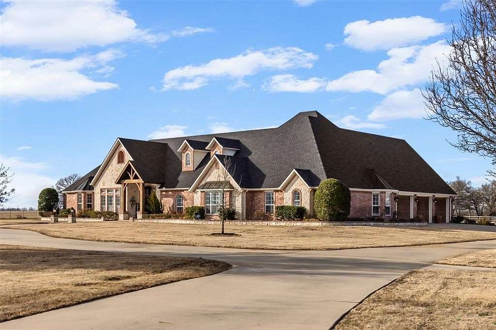 3.33 Acres of Land with Home for Sale in Sulphur Springs, Texas