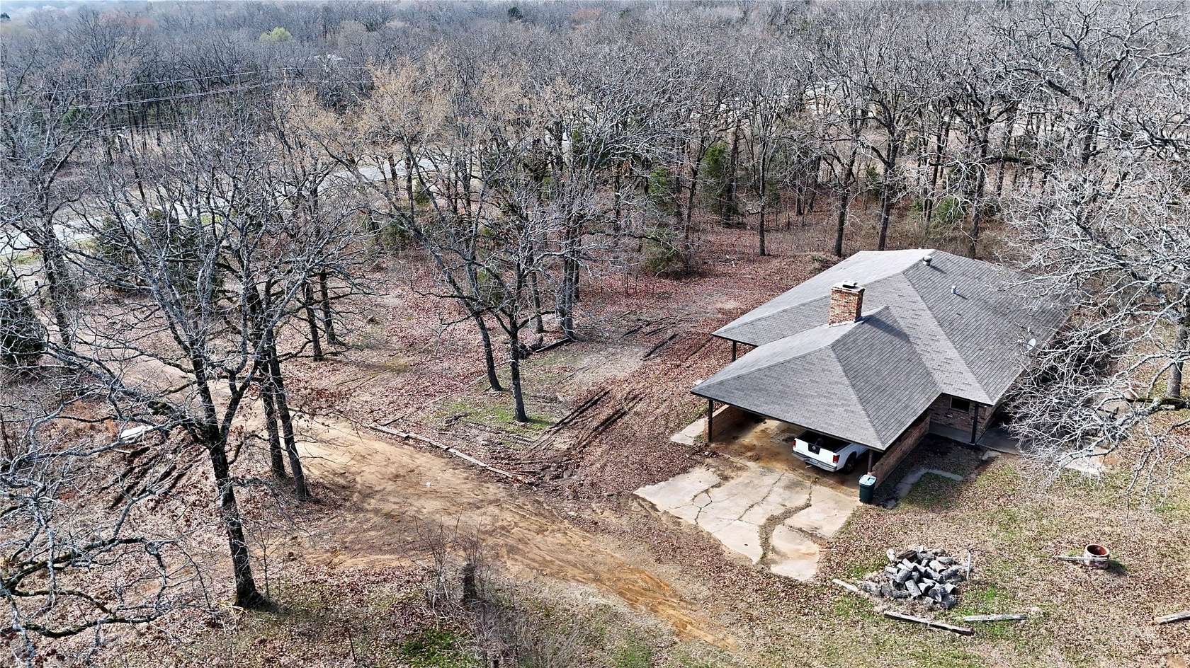 10 Acres of Land with Home for Sale in Malakoff, Texas