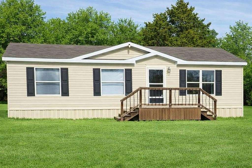 3 Acres of Land with Home for Lease in Denison, Texas