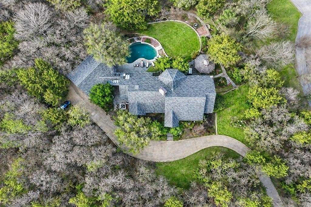 2.48 Acres of Land with Home for Sale in Cedar Hill, Texas