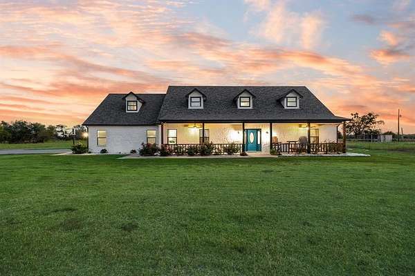 25 Acres of Land with Home for Sale in Kemp, Texas