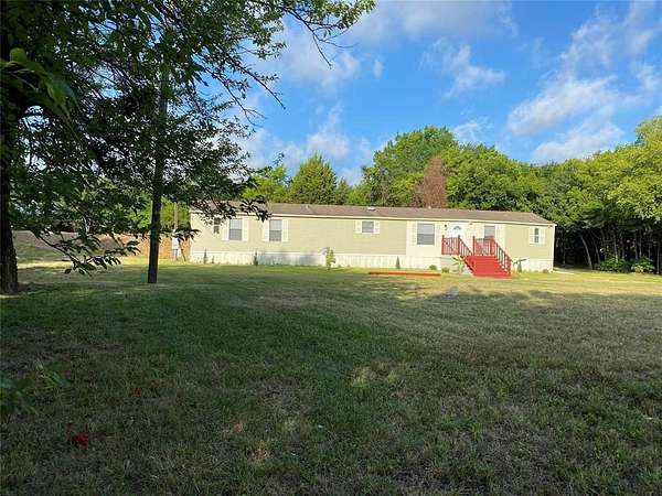 2 Acres of Improved Mixed-Use Land for Sale in Ennis, Texas