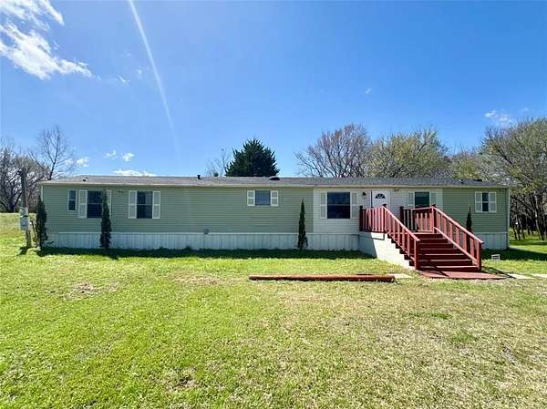 2 Acres of Mixed-Use Land for Sale in Ennis, Texas