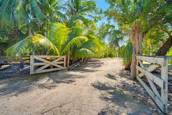 Residential Land for Sale in Cudjoe Key, Florida