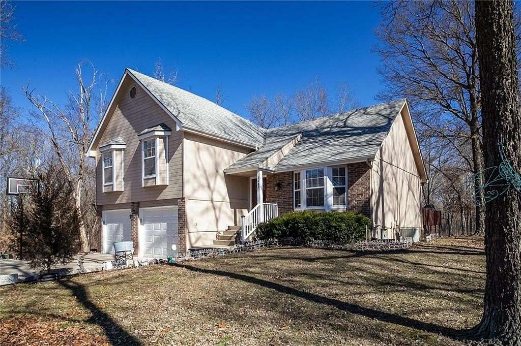 4 Acres of Land with Home for Sale in Bates City, Missouri