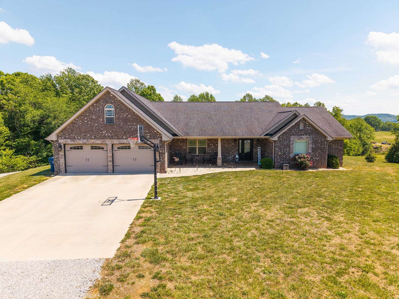 7.6 Acres of Land with Home for Sale in Somerset, Kentucky