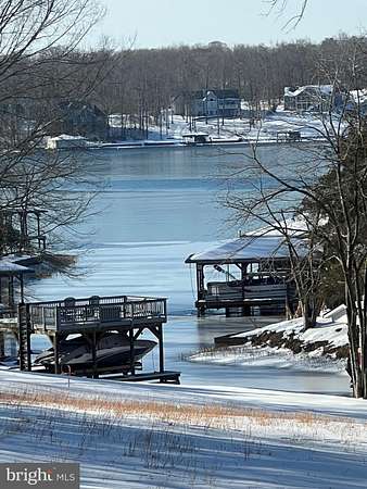 1.73 Acres of Land with Home for Sale in Mineral, Virginia