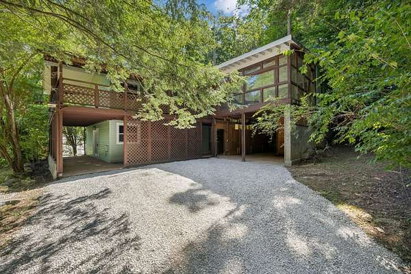 1.58 Acres of Land with Home for Sale in Ashland City, Tennessee