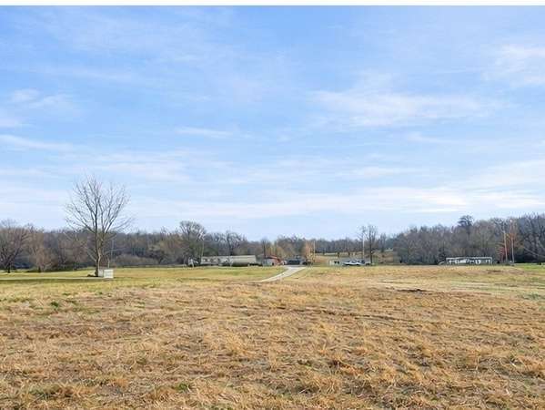 5 Acres of Residential Land for Sale in Manchester, Tennessee