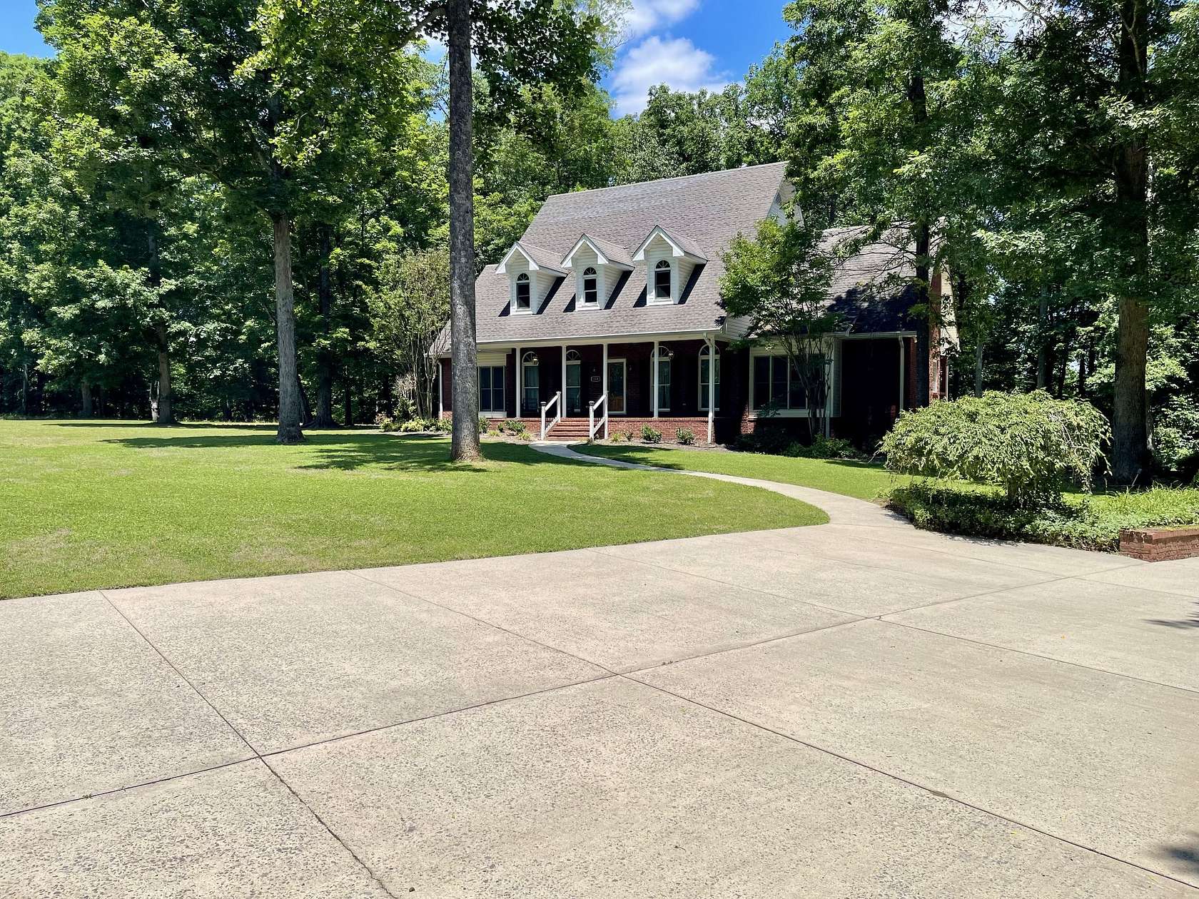 3.33 Acres of Land with Home for Sale in Dowelltown, Tennessee