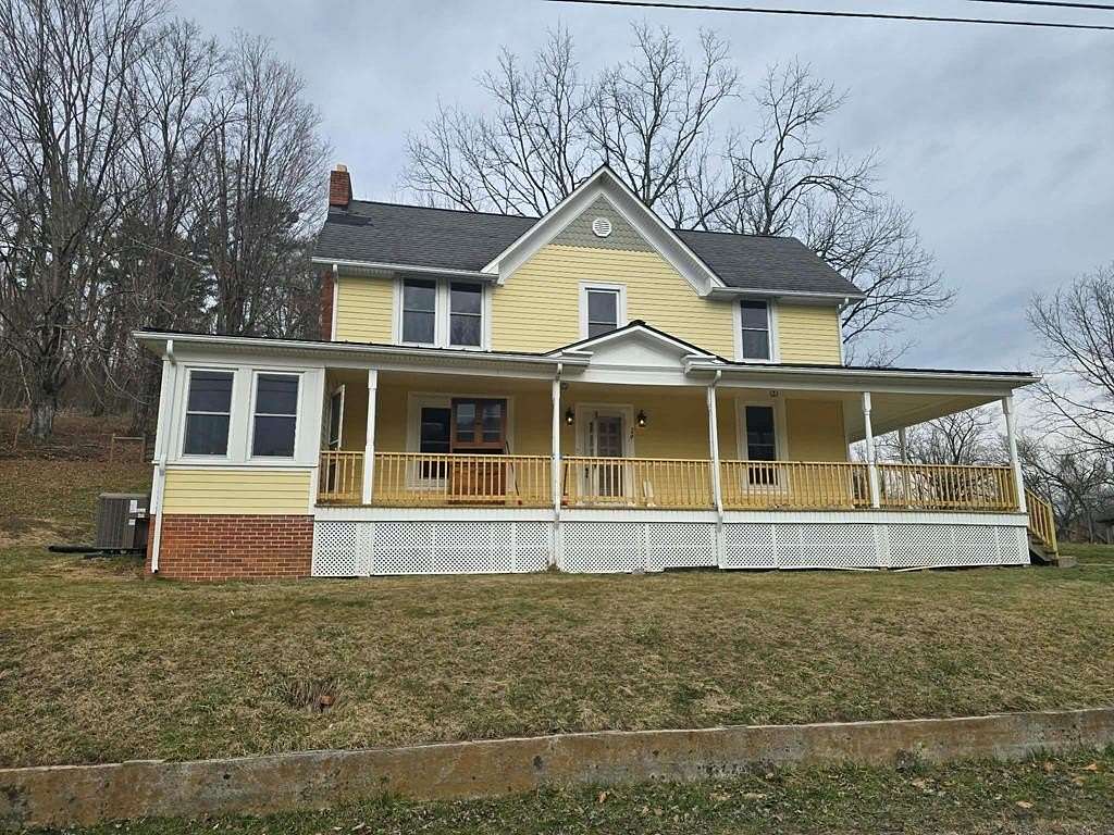 1.52 Acres of Land with Home for Sale in Tazewell, Virginia