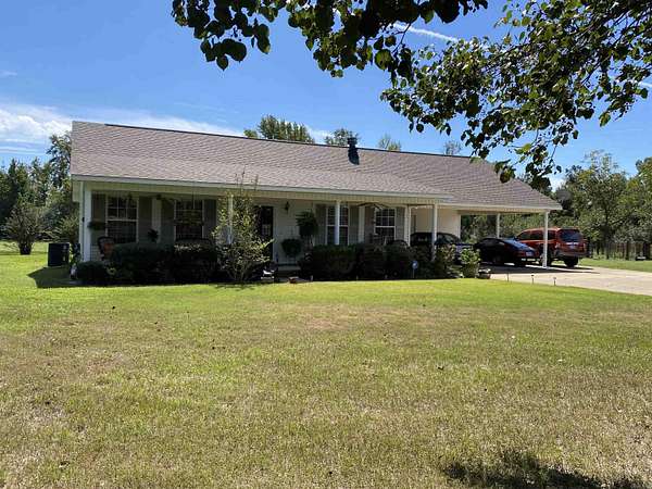 17.5 Acres of Land with Home for Sale in Nashville, Arkansas