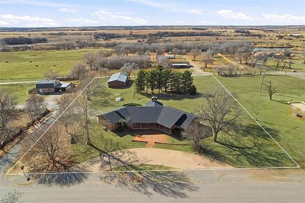 1.52 Acres of Land with Home for Sale in Sayre, Oklahoma