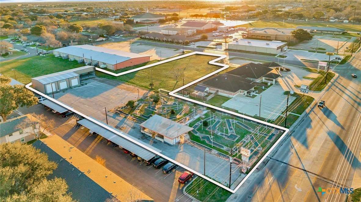 2 Acres of Improved Commercial Land for Sale in Victoria, Texas