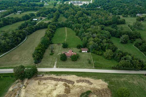 31.3 Acres of Land with Home for Sale in Franklin, Tennessee